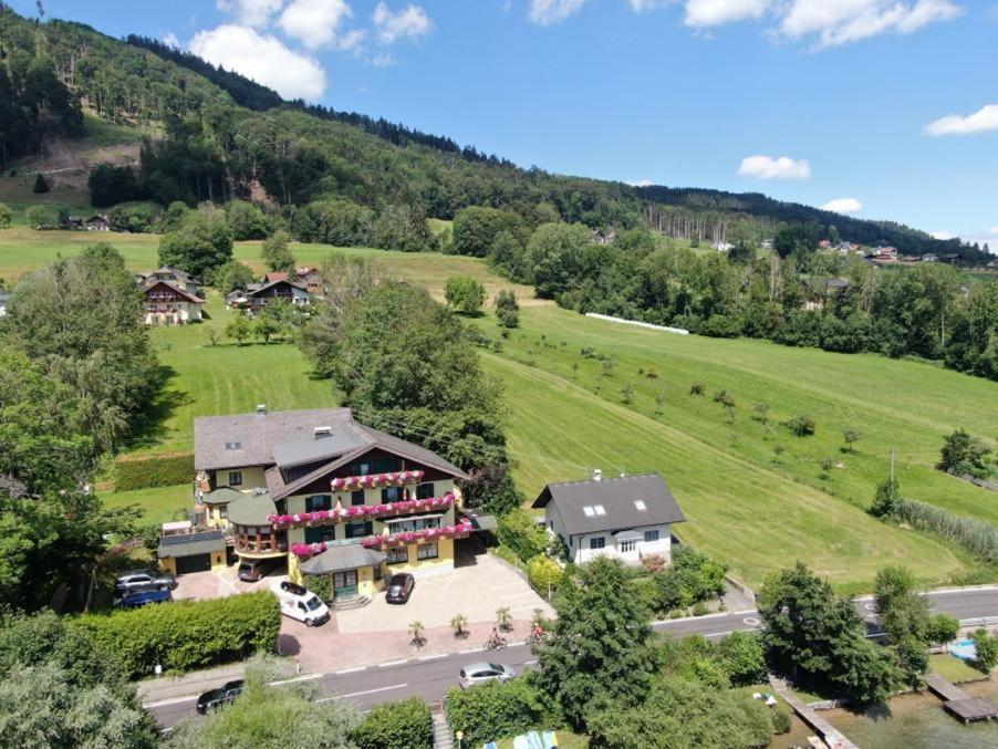 Seepension Neubacher KG - B&B Nussdorf am Attersee
