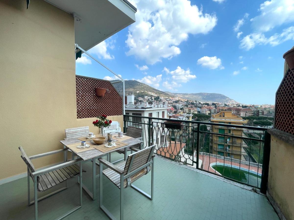 B&B Pietra Ligure - Vista Aperta con AC, Wi-Fi, Piscina e Free Parking - Bed and Breakfast Pietra Ligure