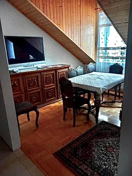 Pokój prywatny 4 osobowy ze wspólna kuchnia i łazienka - B&B