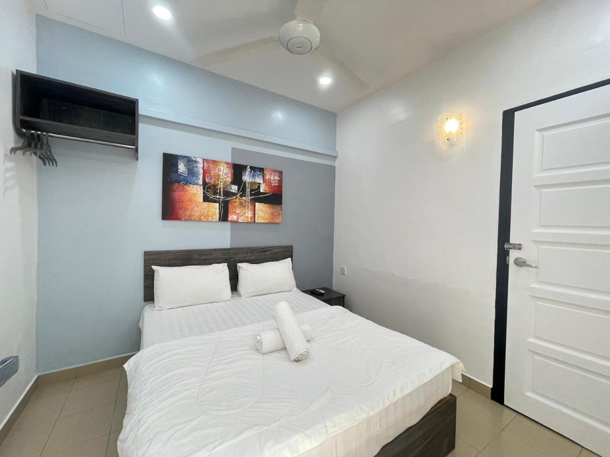 Quadruple Room with Private Bathroom