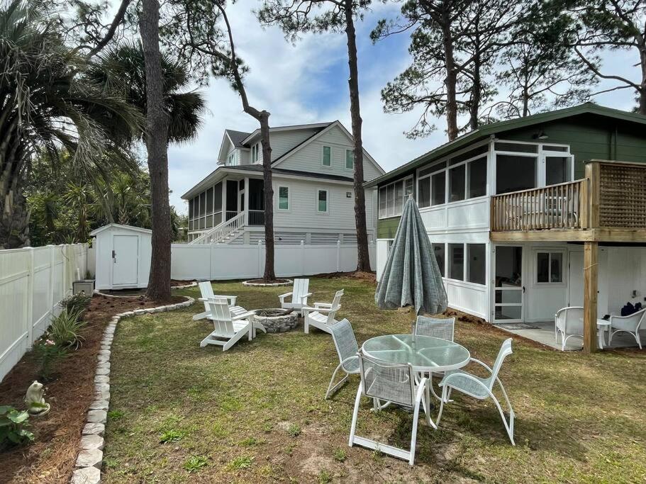 B&B Hilton Head - Renovated Cottage: 4th row from the Beach! - Bed and Breakfast Hilton Head