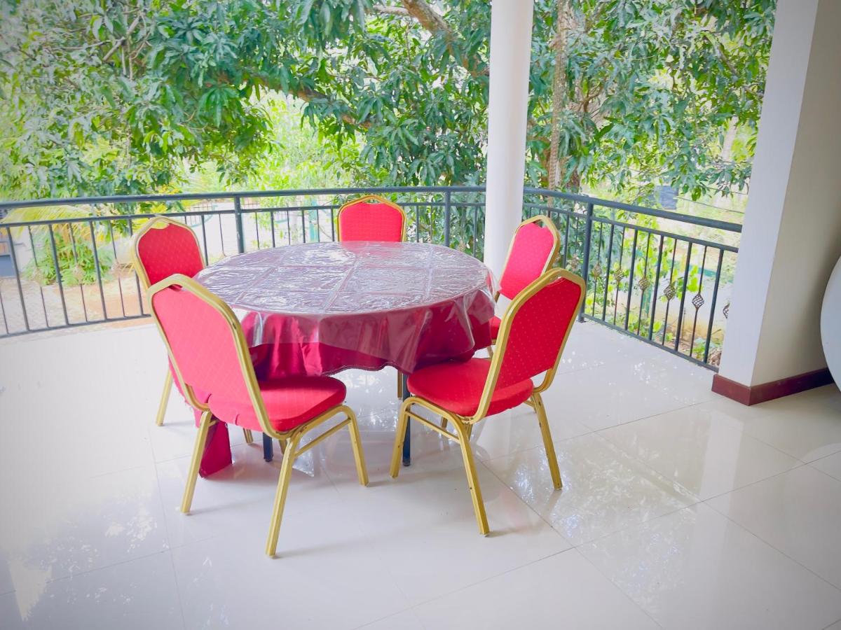 Cinnamon Tree Tourist Rest - Bed and Breakfast Anuradhapura