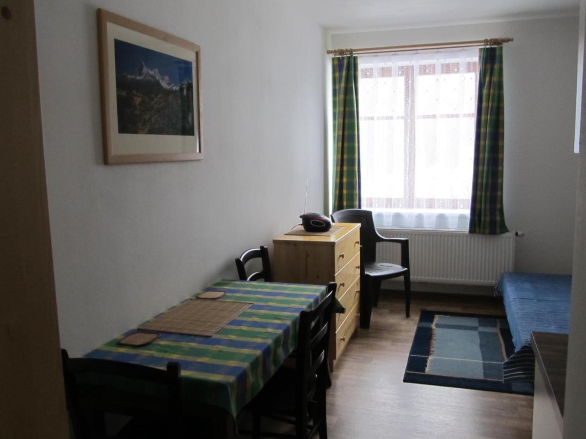 Studio (2 Adults)