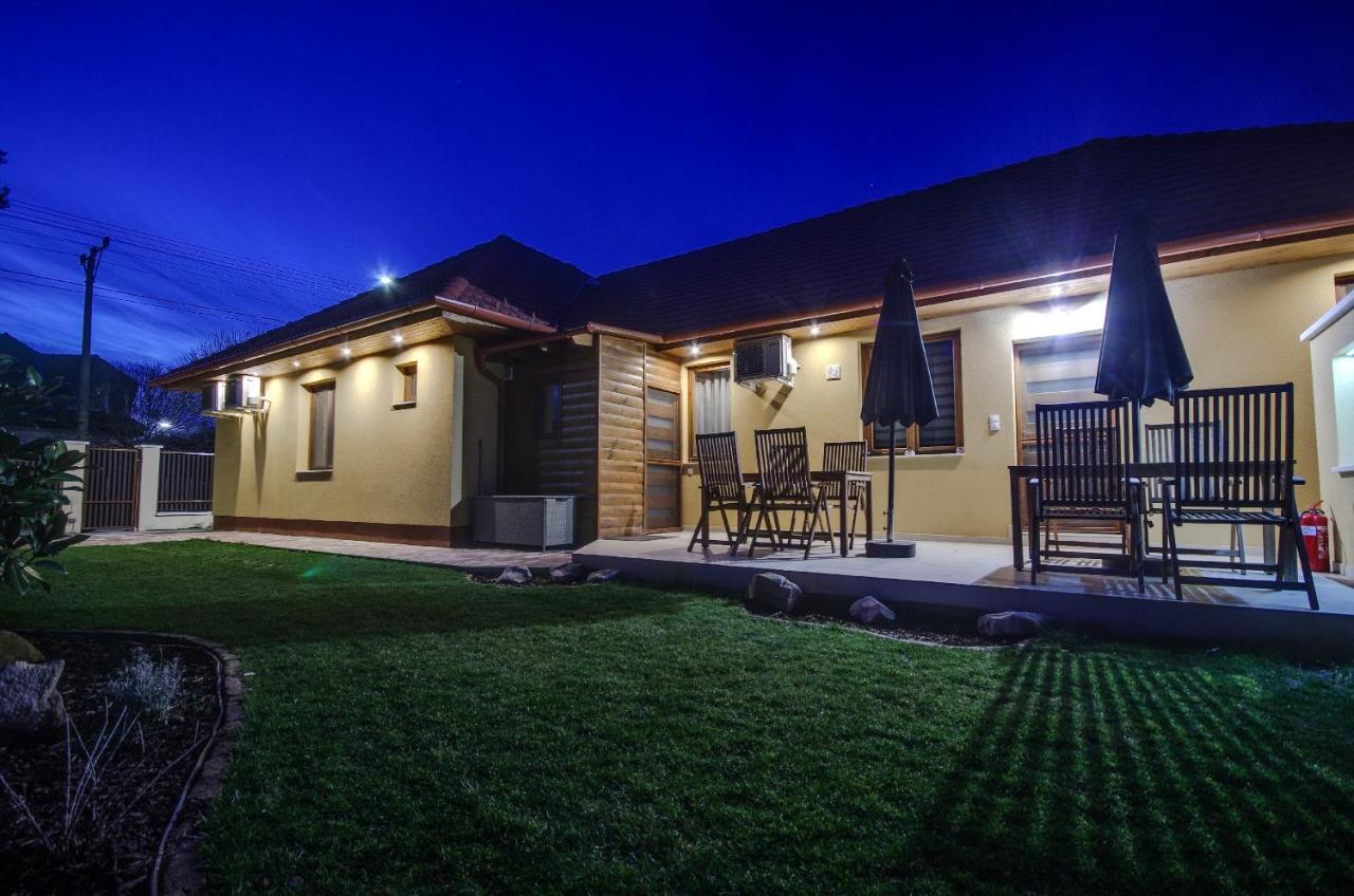 Paradiso Apartmanház - B&B
