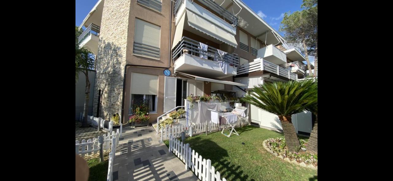 Apartamenti singolo kompleksi lura 3 - Bed and Breakfast Durrës