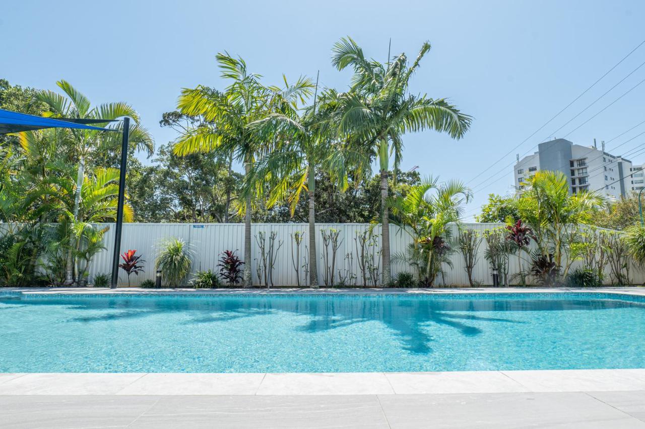 B&B Gold Coast - HEART OF BURLEIGH Holiday Villa - Perfect Location with Pools - Bed and Breakfast Gold Coast