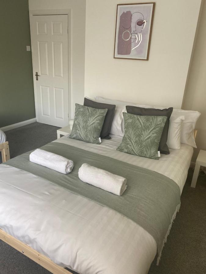 B&B Newcastle-upon-Tyne - Wilton - Perfect Home for Contractors Private Large Drive - Bed and Breakfast Newcastle-upon-Tyne