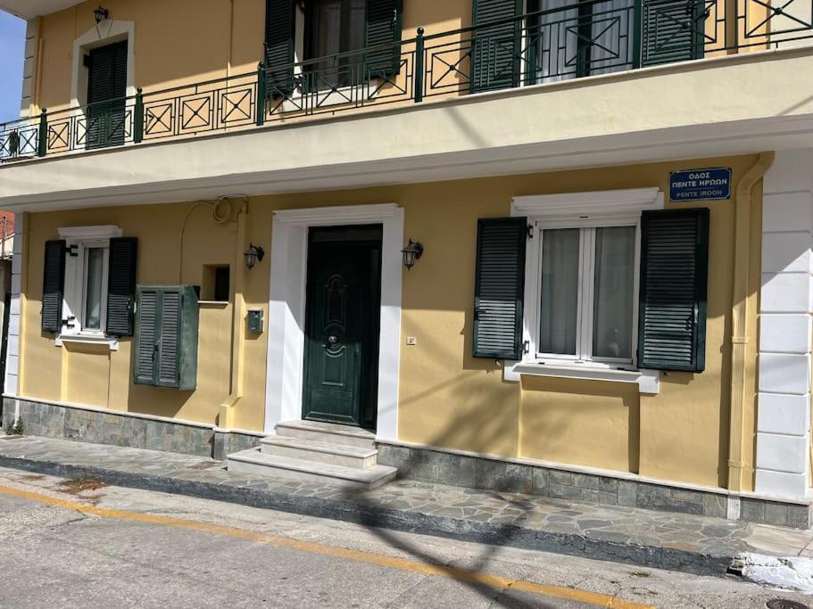 Lixouri Center Apartment - Ferienwohnung