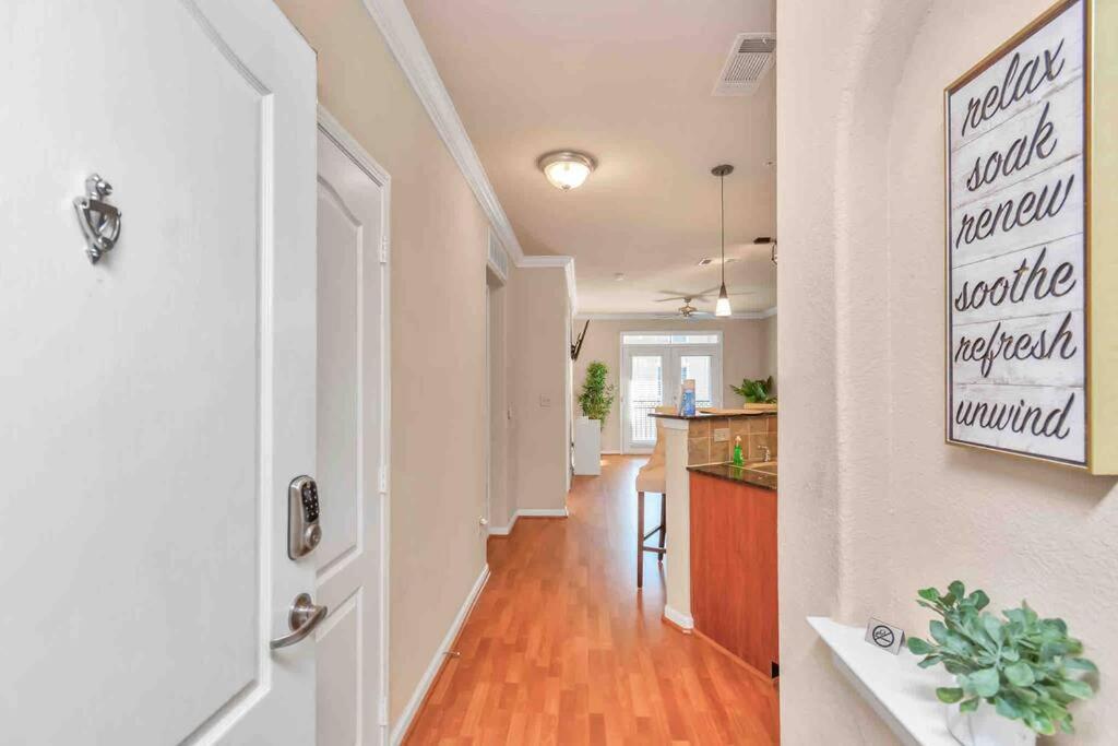 Modern Condo near Texas Medical Center w Free Parking - Ferienwohnung