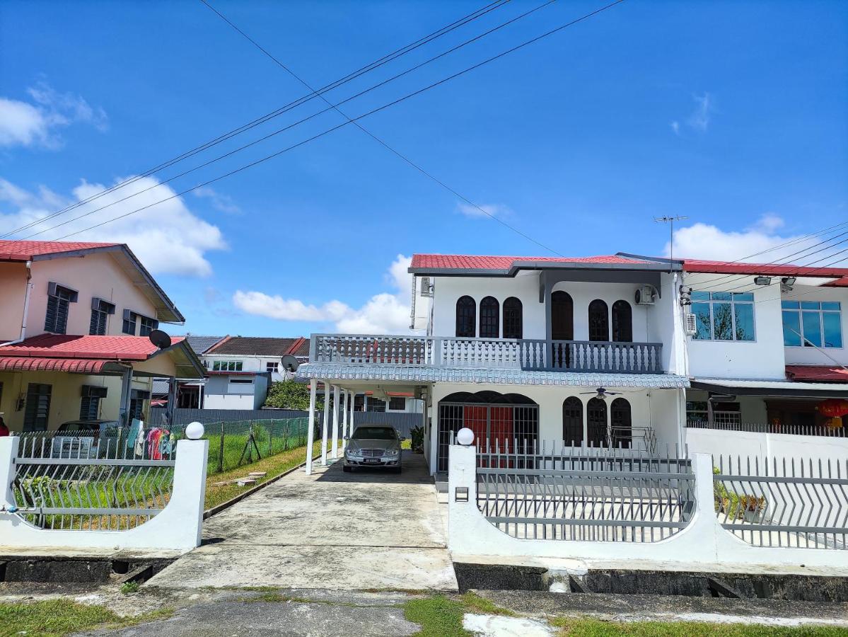 Grand Height Homestay 7A 10pax 4Rooms - B&B Sibu