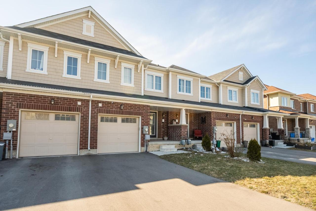 GlobalStay 3 Bedroom Townhouse Near Niagara Falls Brock University - Chambres d'hôtes Thorold