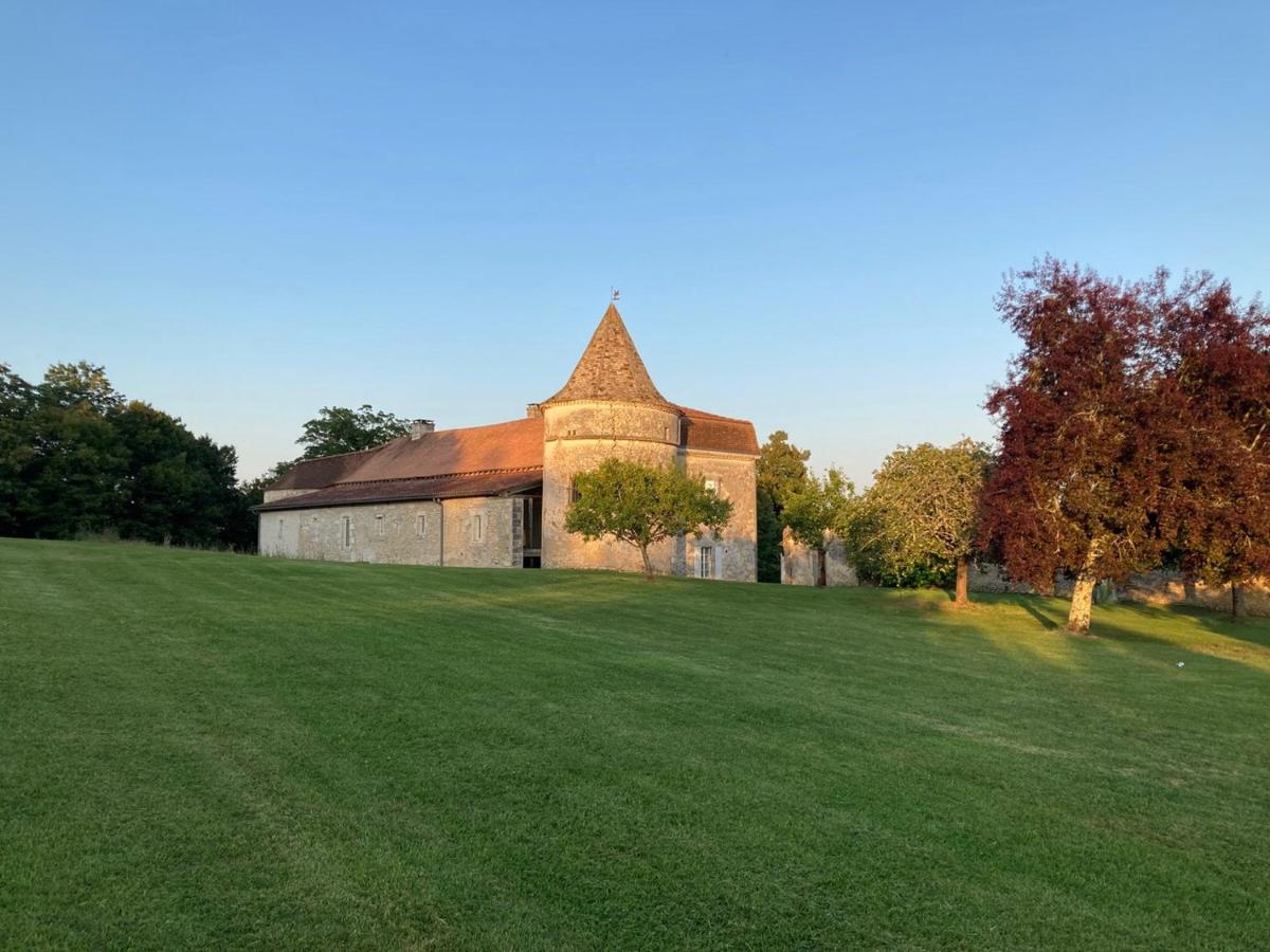 Château de caractère avec piscine au cœur du Périgord vert - Ferienwohnung