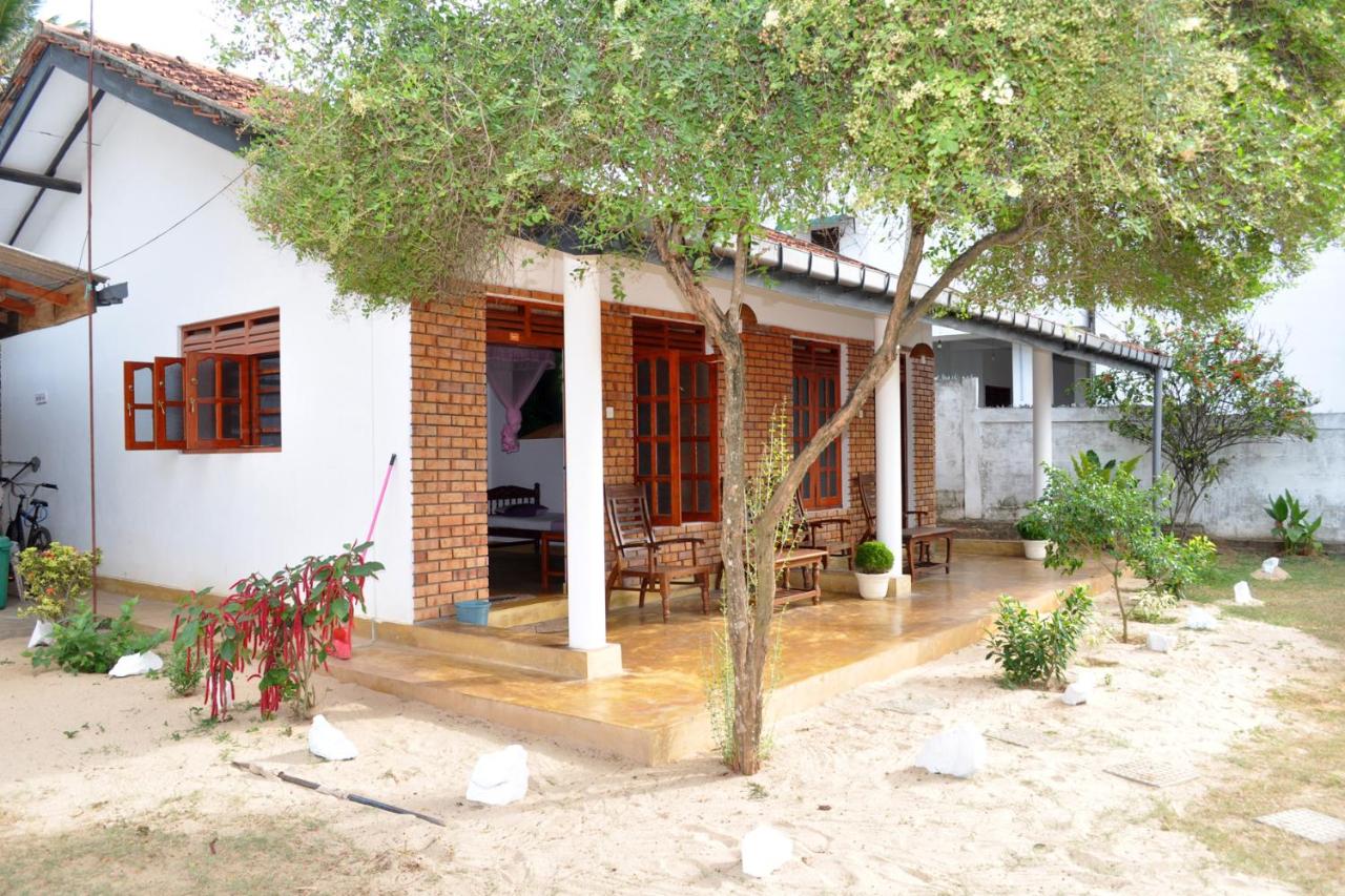 Dilena Beach Inn - B&B