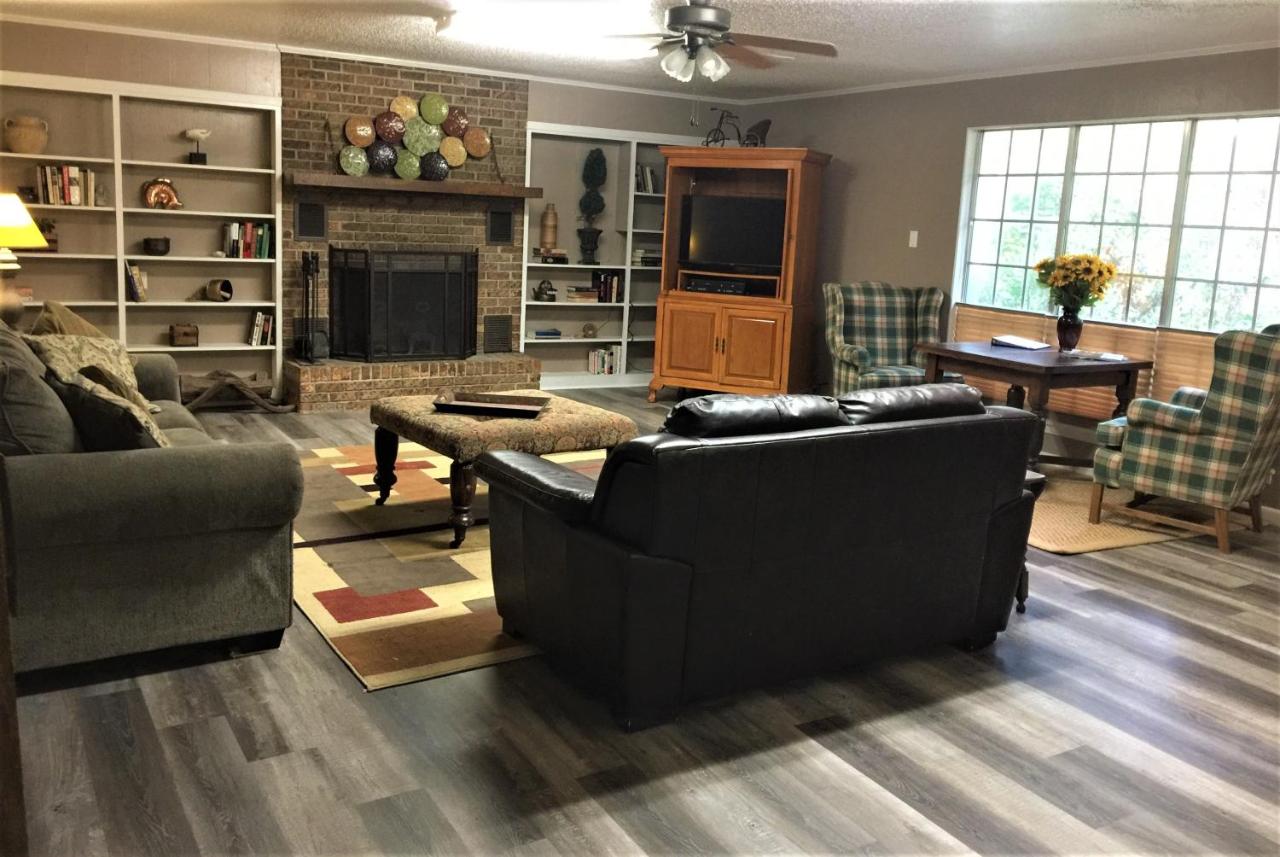 Four-Bedroom House - B&B