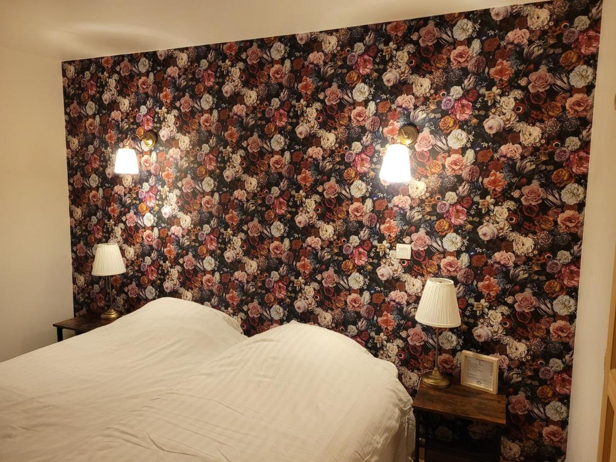 Twin Room with Shared Toilet