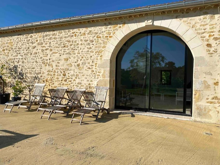 Château Bernon Gite 15 Personnes - piscine et SPA - Bed and Breakfast Queyrac