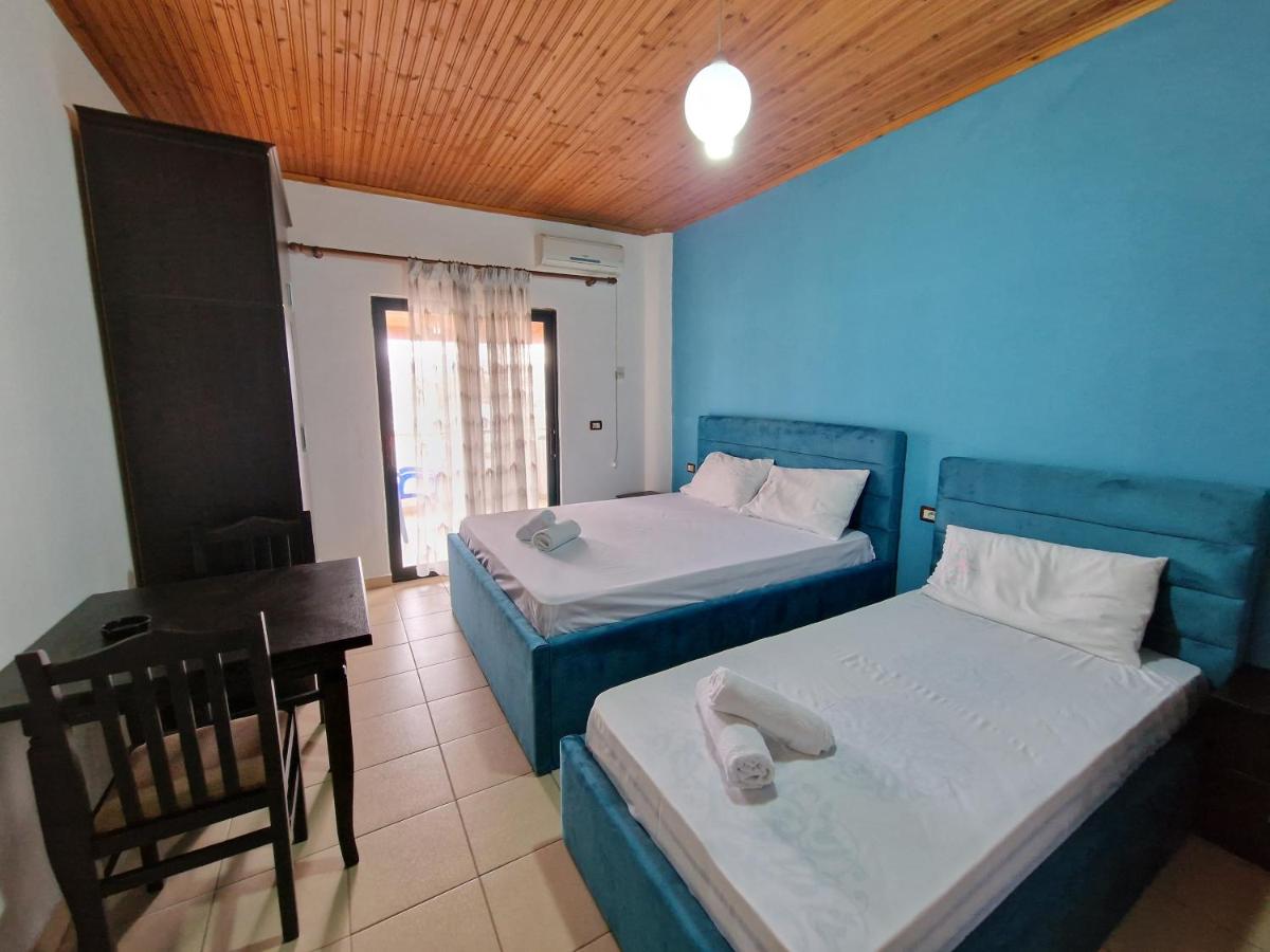 Dreibettzimmer mit Balkon