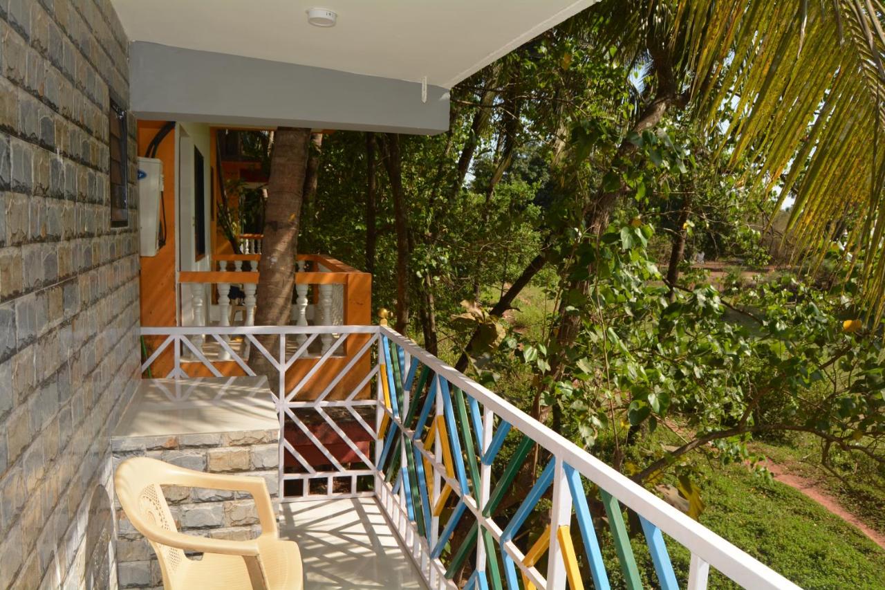 Chillouts Morjim Apartment - B&B