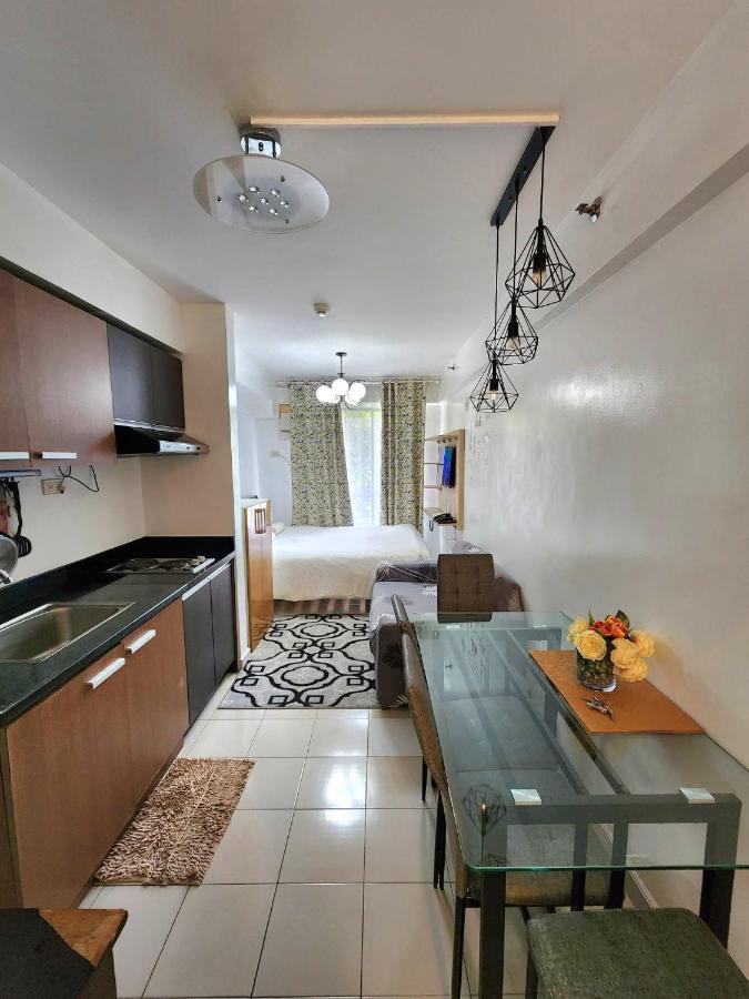 NORTHPOINT CONDO Free Airport Pick Up for 3 nights stay or more - B&B Davao