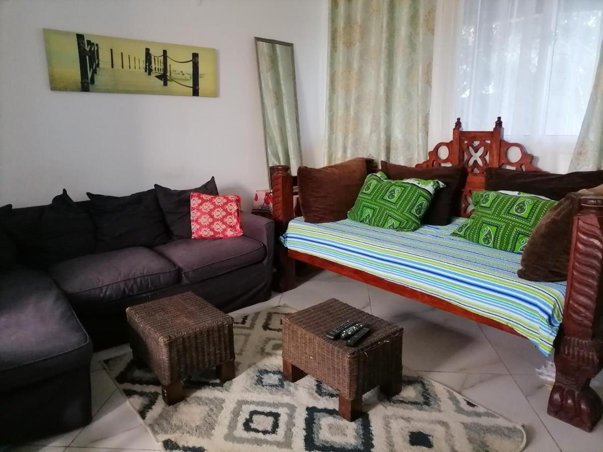 Serene 2 bedroom homestay 15mindrive to the beach - B&B Mombasa