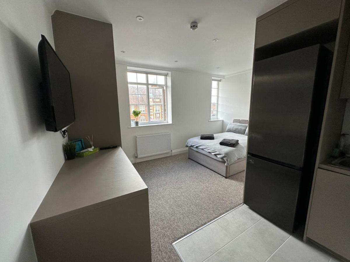 B&B Hendon - Spectacular Modern, Brand-New, 1 Bed Flat, 15 Mins Away From Central London - Bed and Breakfast Hendon