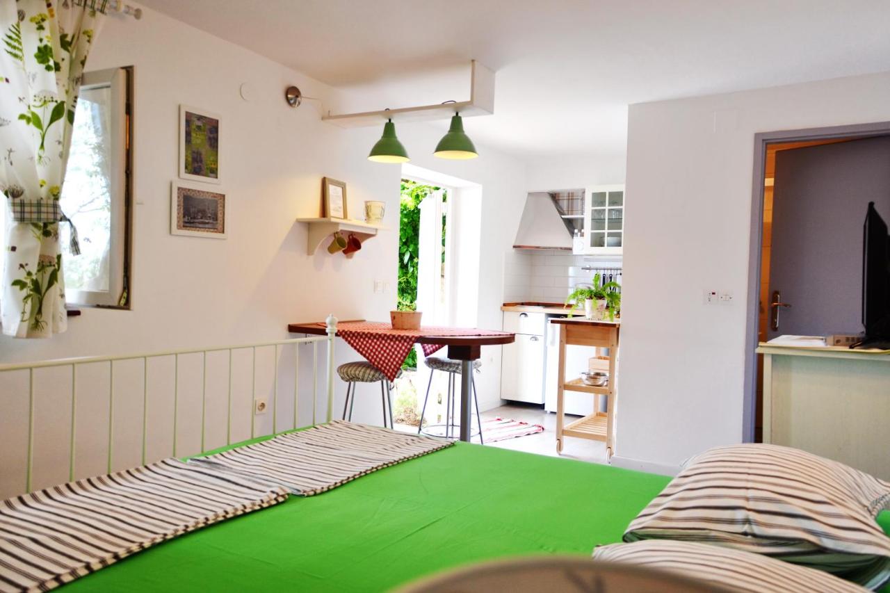 Studio with Terrace
