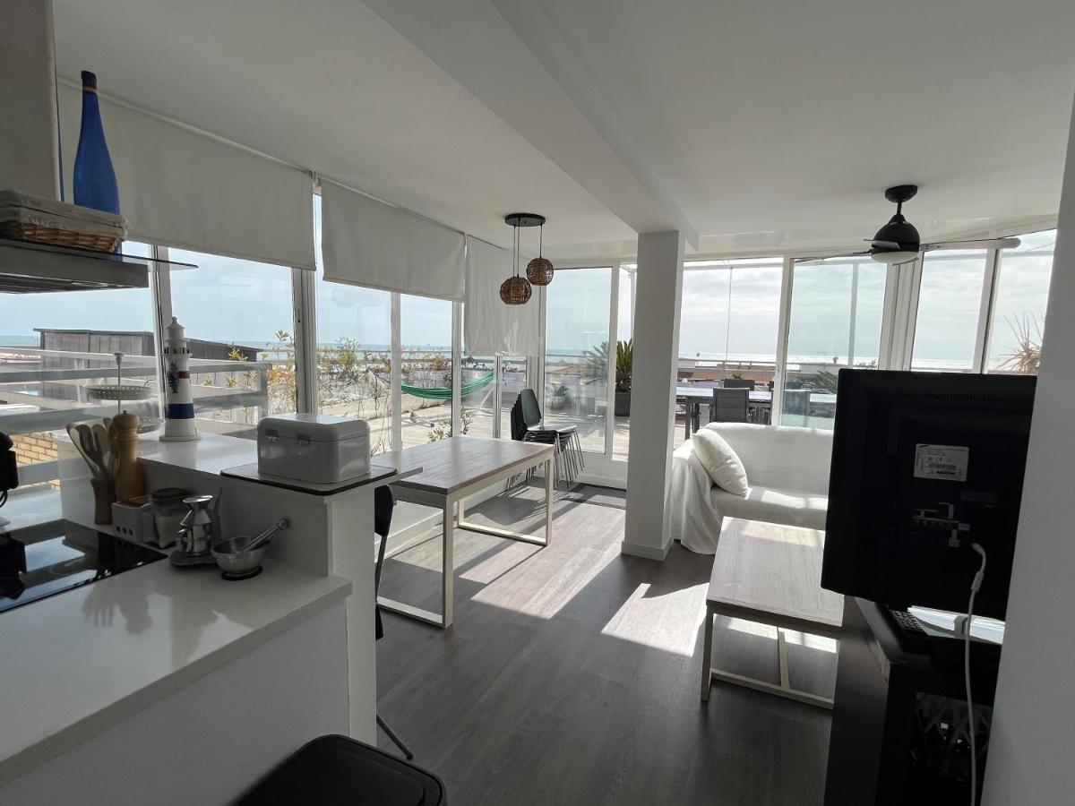 ATICO CLARA MIRANDO AL MAR - B&B La Antilla