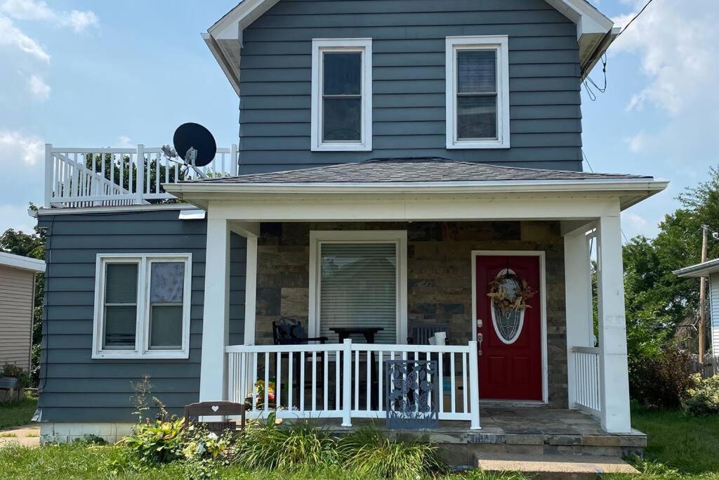 B&B Dubuque - 3bed 2bath nestled in cozy Grandview neighborhood - Bed and Breakfast Dubuque