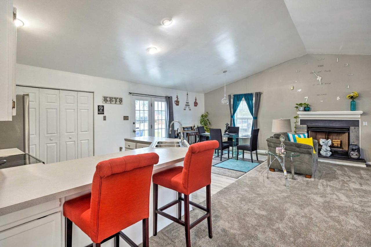 Richmond Home with Pool, 5 Mi to Downtown! - Chambres d’hôtes
