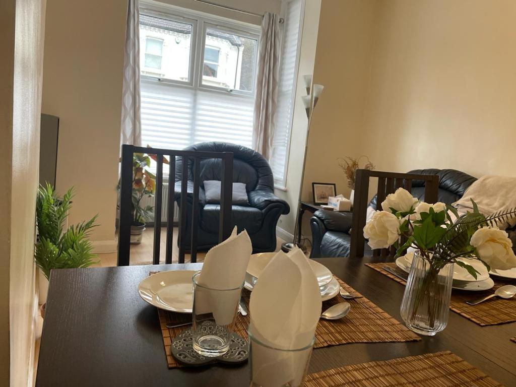 B&B London - Devonshire house-3.3ml from Wimbledon centre court - Bed and Breakfast London