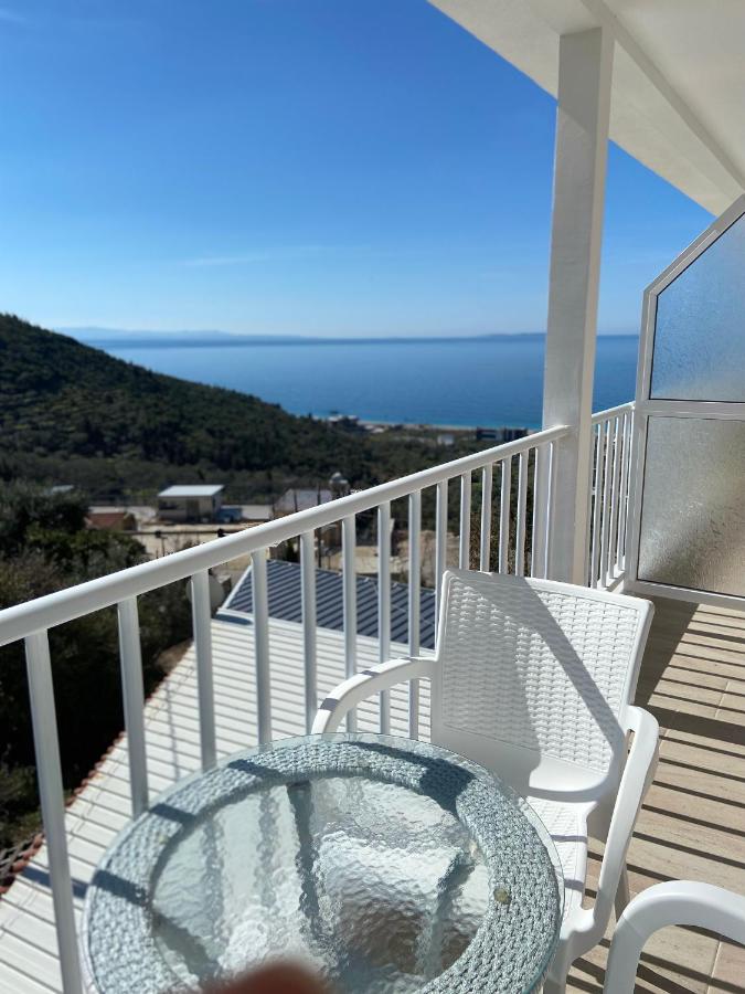 Habitación Familiar con vista lateral al mar