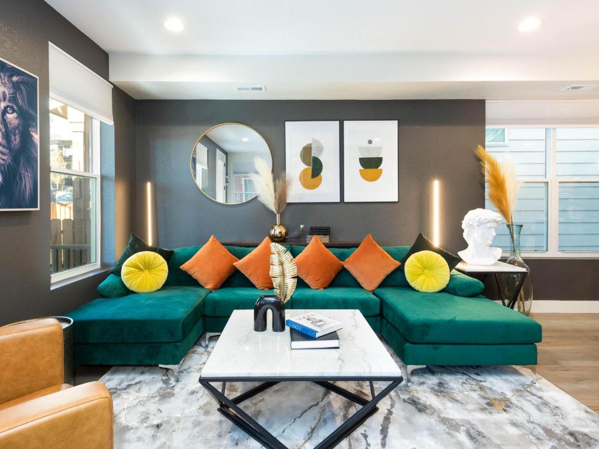 Stunning 3BD 3.5 BA - 10 Min to Downtown! Garage! - B&B Denver