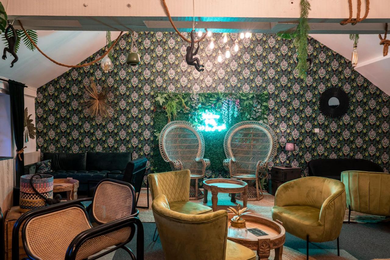 Chateau des Ayes - Chambres & suites - B&B Saint-Étienne-de-Saint-Geoirs