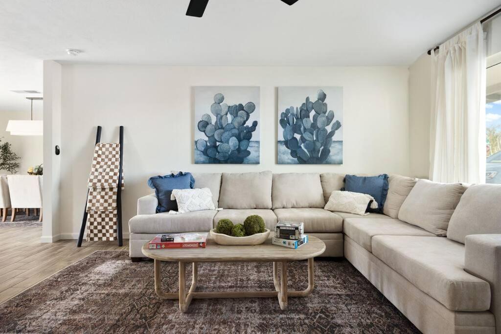 South Scottsdale Bungalow - 30 Day Minimum Stay - B&B
