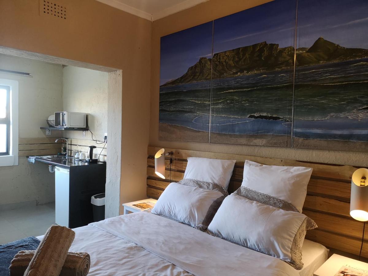 B&B Cape Town - Coastal Cozy 1 - Bed and Breakfast Cape Town