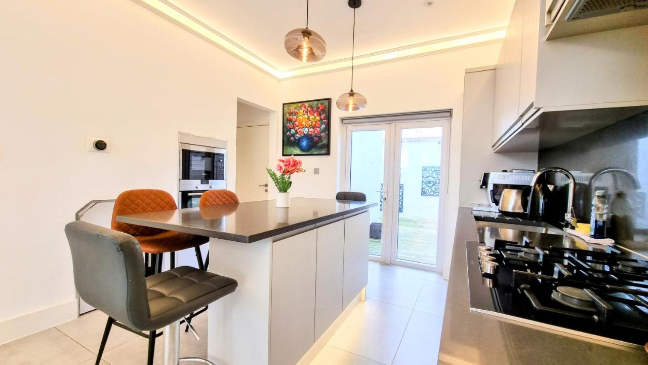 B&B Surbiton - Surbiton Luxury Garden House 19 - Bed and Breakfast Surbiton