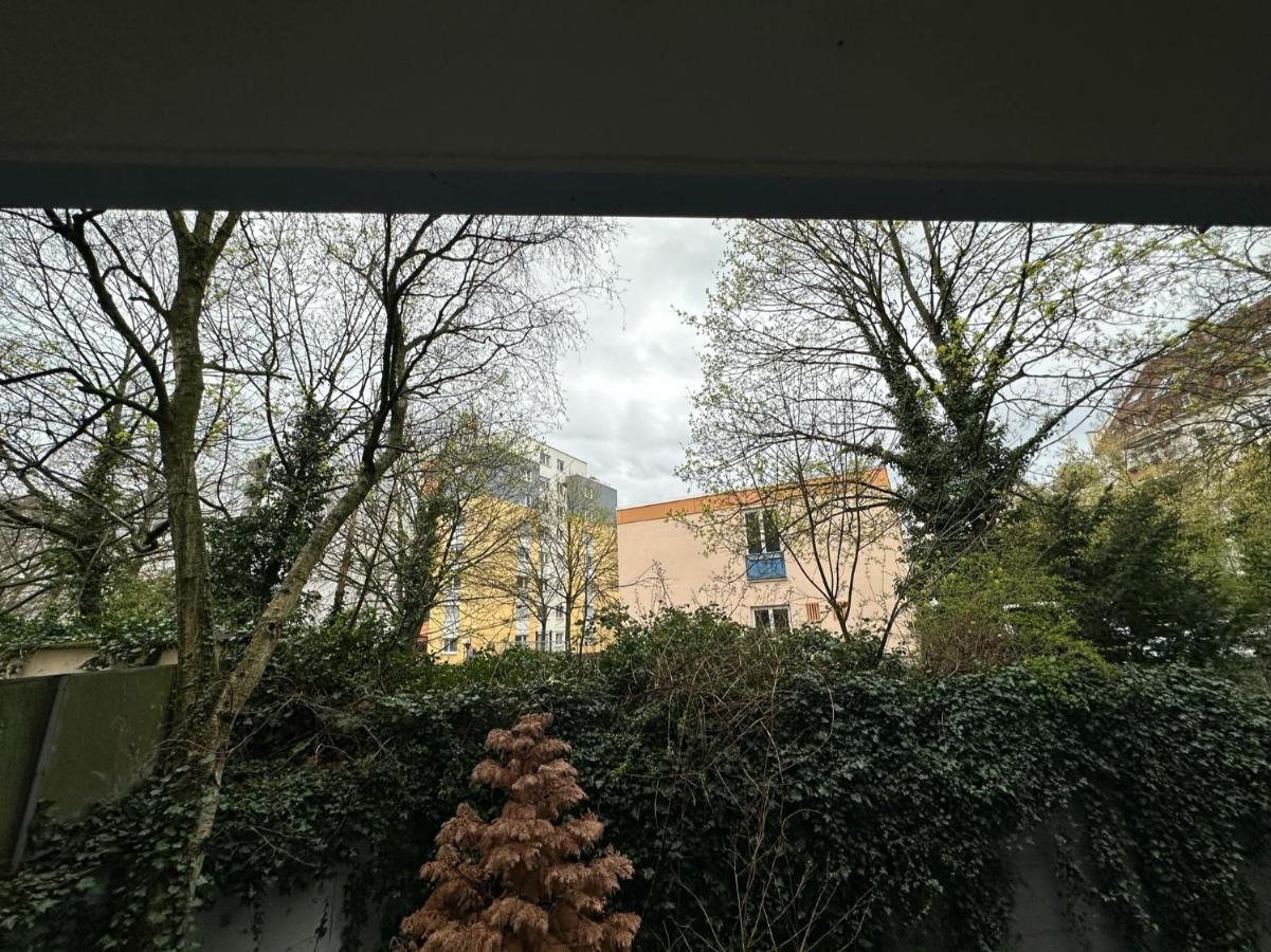 Beautiful, large and great apartment with balcony in top location - B&B Karlsruhe