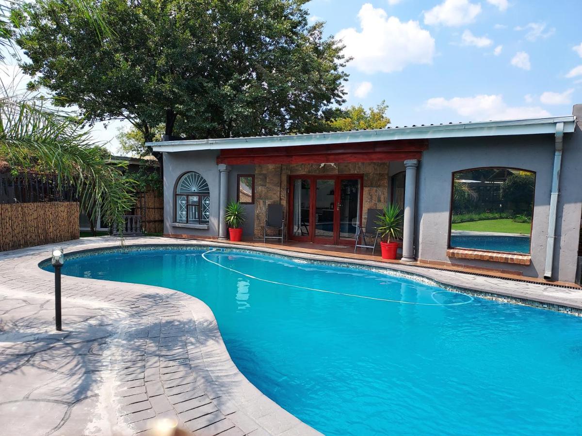 The Pool house - Bed and Breakfast Germiston