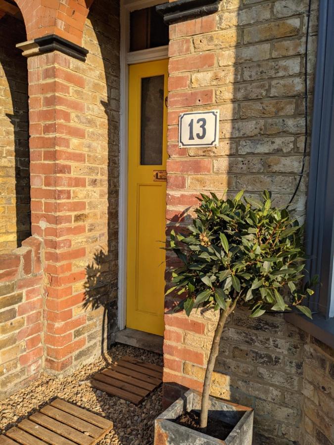 Beautiful seaside Willow Cottage hosted by Whitstable-Holidays - B&B