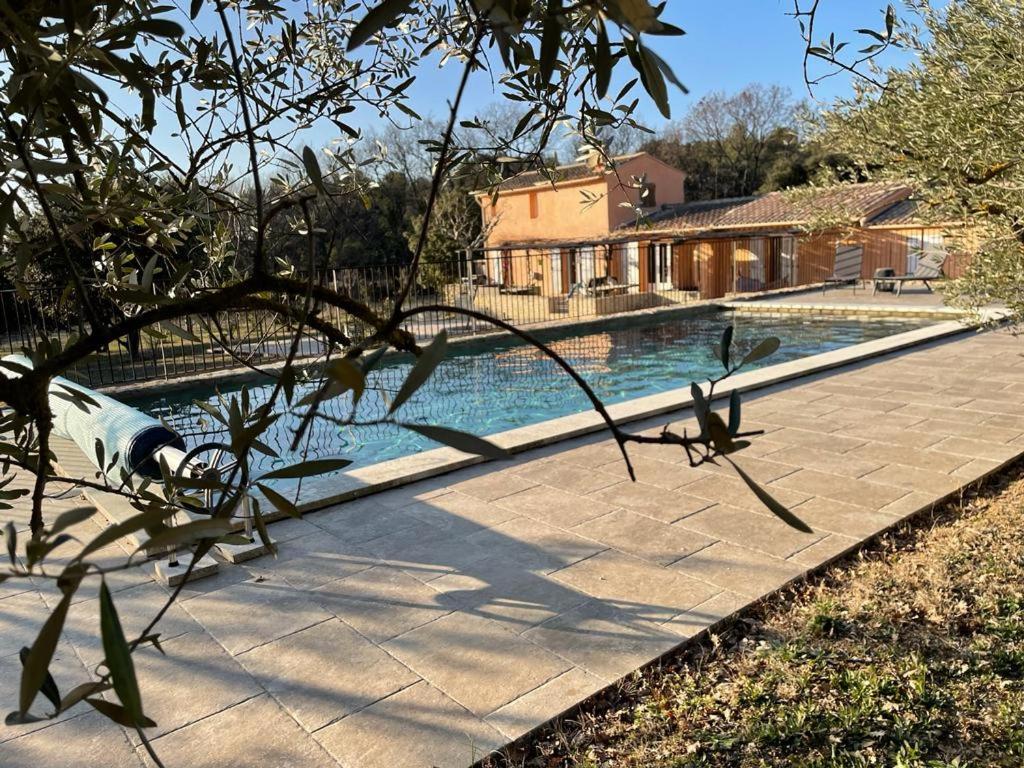 Dépendance cosy avec petit déjeuner entre Gordes et l'Isle sur la Sorgue - B&B