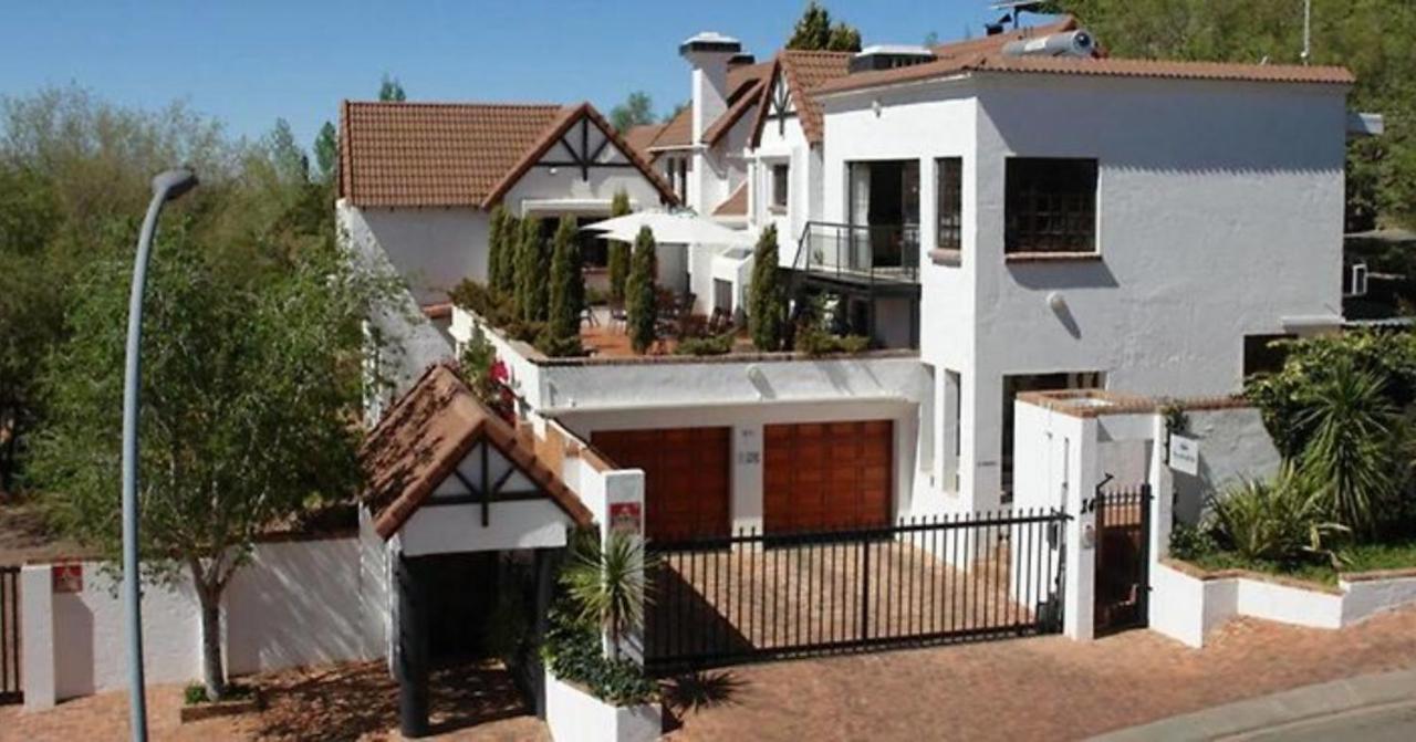 B&B Bloemfontein - North Hill Self Catering Guest House - Bed and Breakfast Bloemfontein