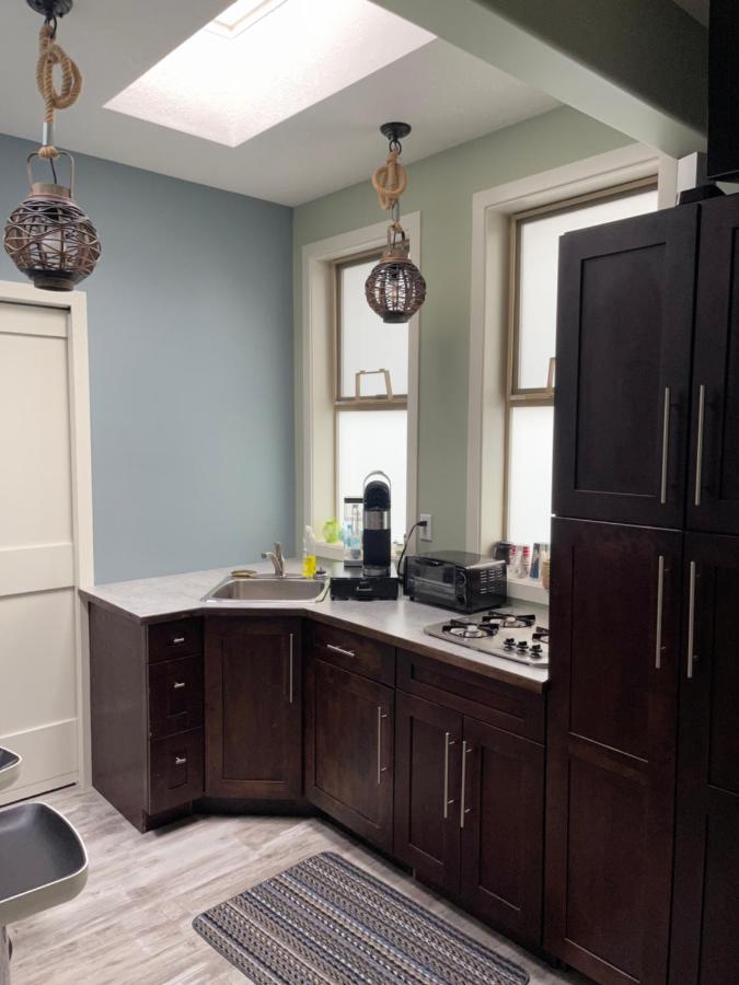 Bright and Cozy 1 Bedroom Suite - Ferienwohnung