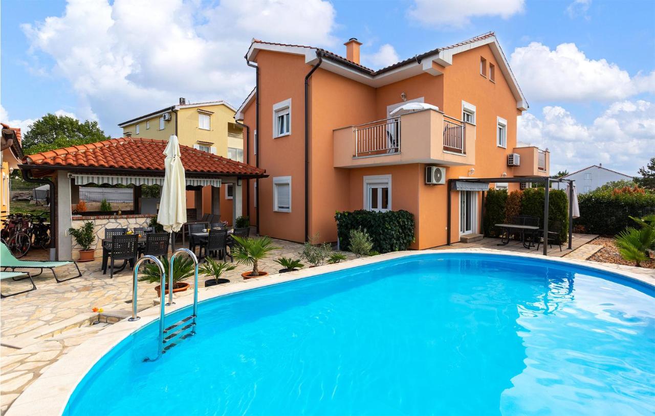 B&B Sveti Vid-Miholjice - Stunning Apartment In Sveti Vid-miholjice With Outdoor Swimming Pool, Wifi And 2 Bedrooms - Bed and Breakfast Sveti Vid-Miholjice