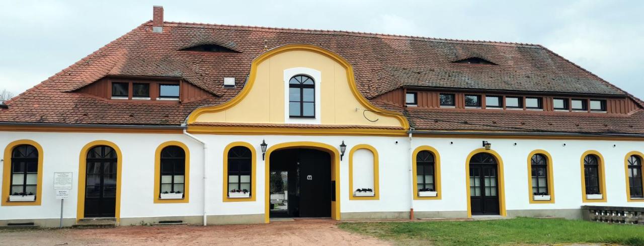 B&B Bornitz - Große FeWo im Schlossensemble Seußlitz - Bed and Breakfast Bornitz