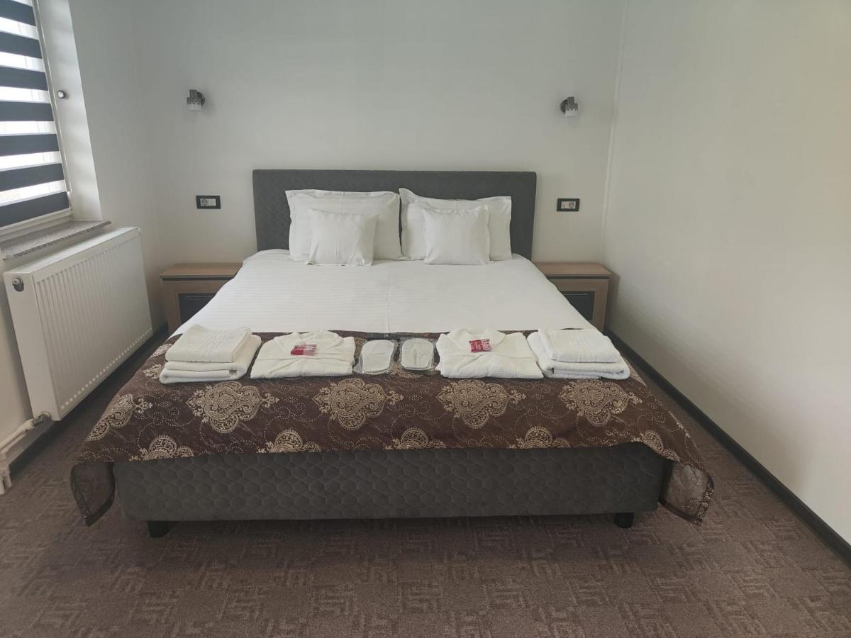 Casa de la Nuc - B&B Târgu Jiu