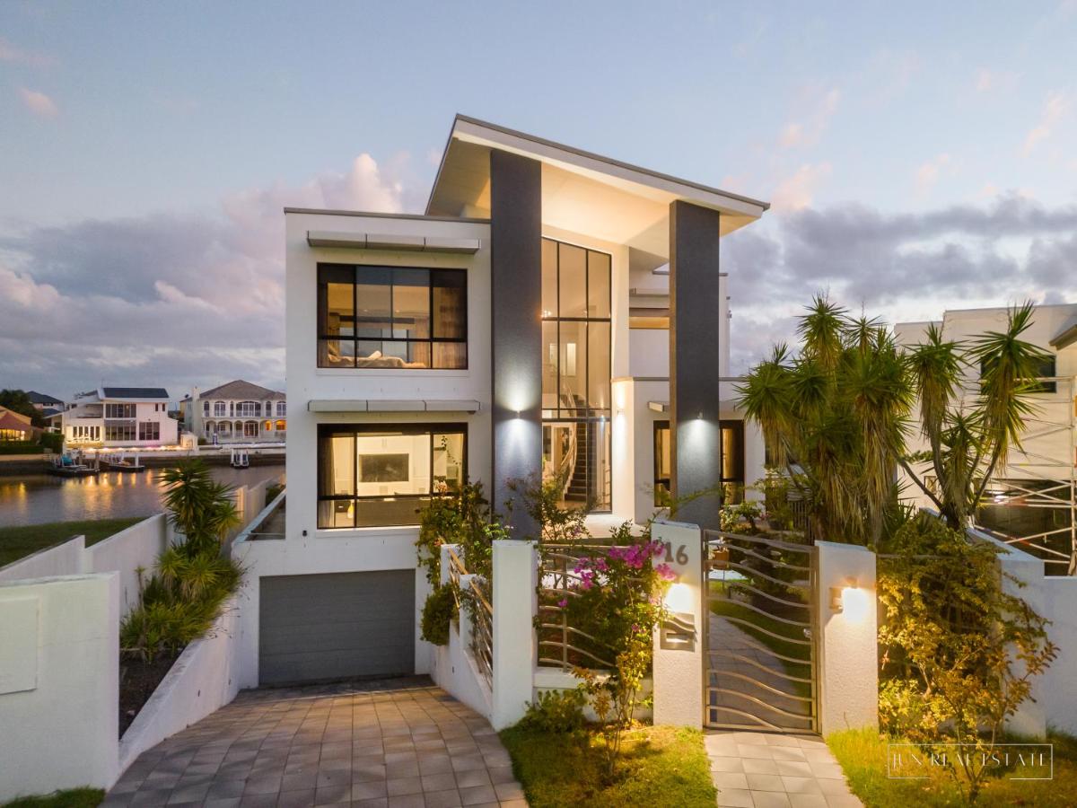 B&B Gold Coast - stunning prestige residence - Bed and Breakfast Gold Coast