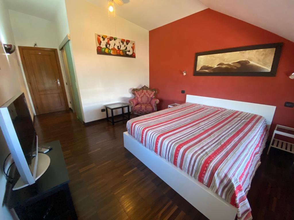 Casa Cirella near Anagnina metro - B&B Roma