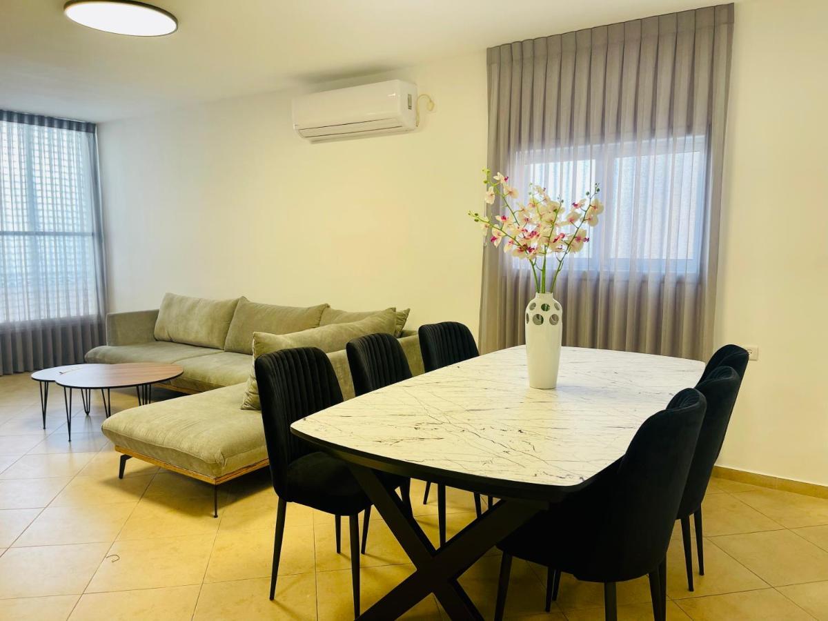 B&B Netanya - Royal Apartments on Jabotinsky Street ,Netanya - Bed and Breakfast Netanya