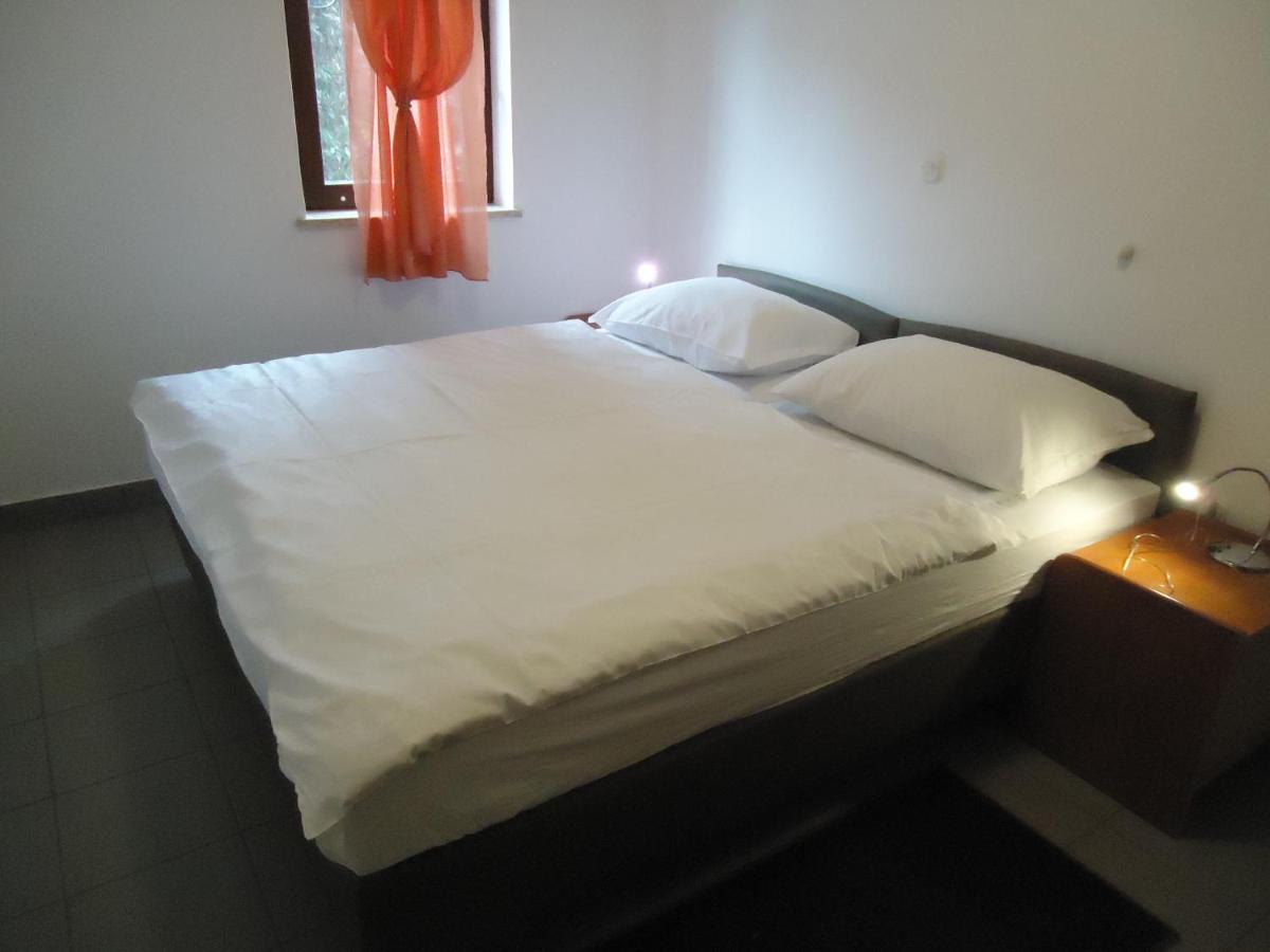 One-Bedroom Apartment (2 Adults + 2 Children)