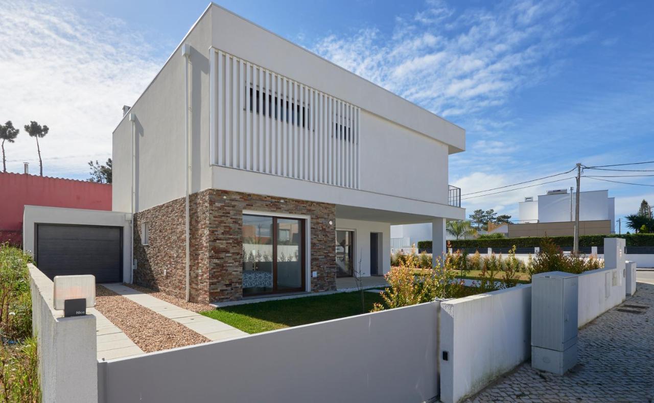 Aroeira Villa w/ Pool near Beach, By TimeCooler - B&B
